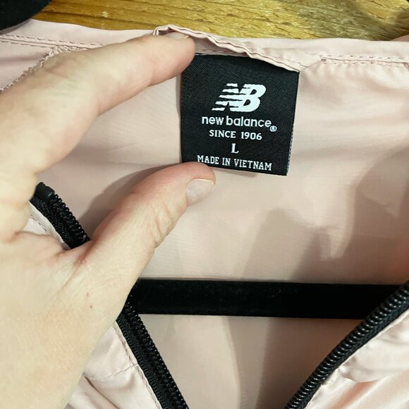 New Balance Light Weight Pink Runners Wind Breaker Jacket Size Large - Picture 4 of 6
